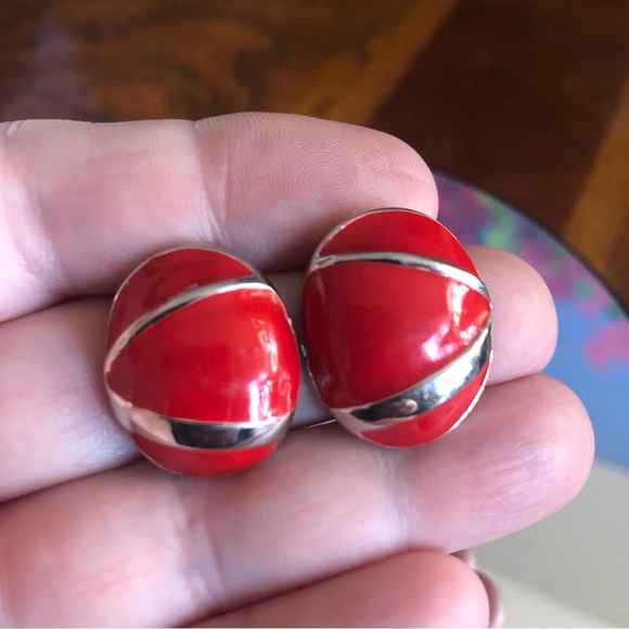 Vintage oval red enamel silver setting pierced earrings - Picture 9 of 9